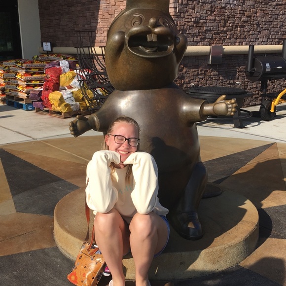 Meet your Posher, Hannah - Picture 7 of 7